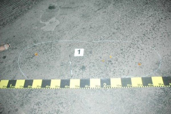 Lovită de o maşină în timp ce traversa pe trecere